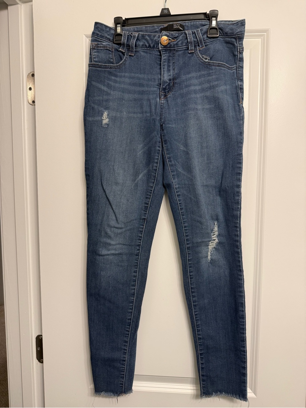 1822 Denim Women’s Skinny Jeans in Medium Blue Wash